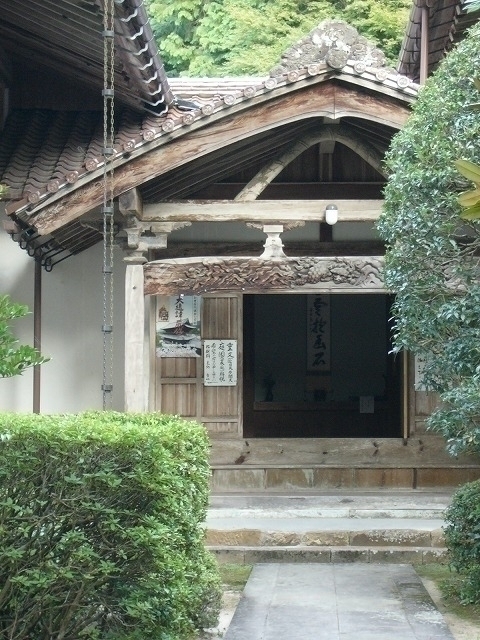 本堂玄関の写真